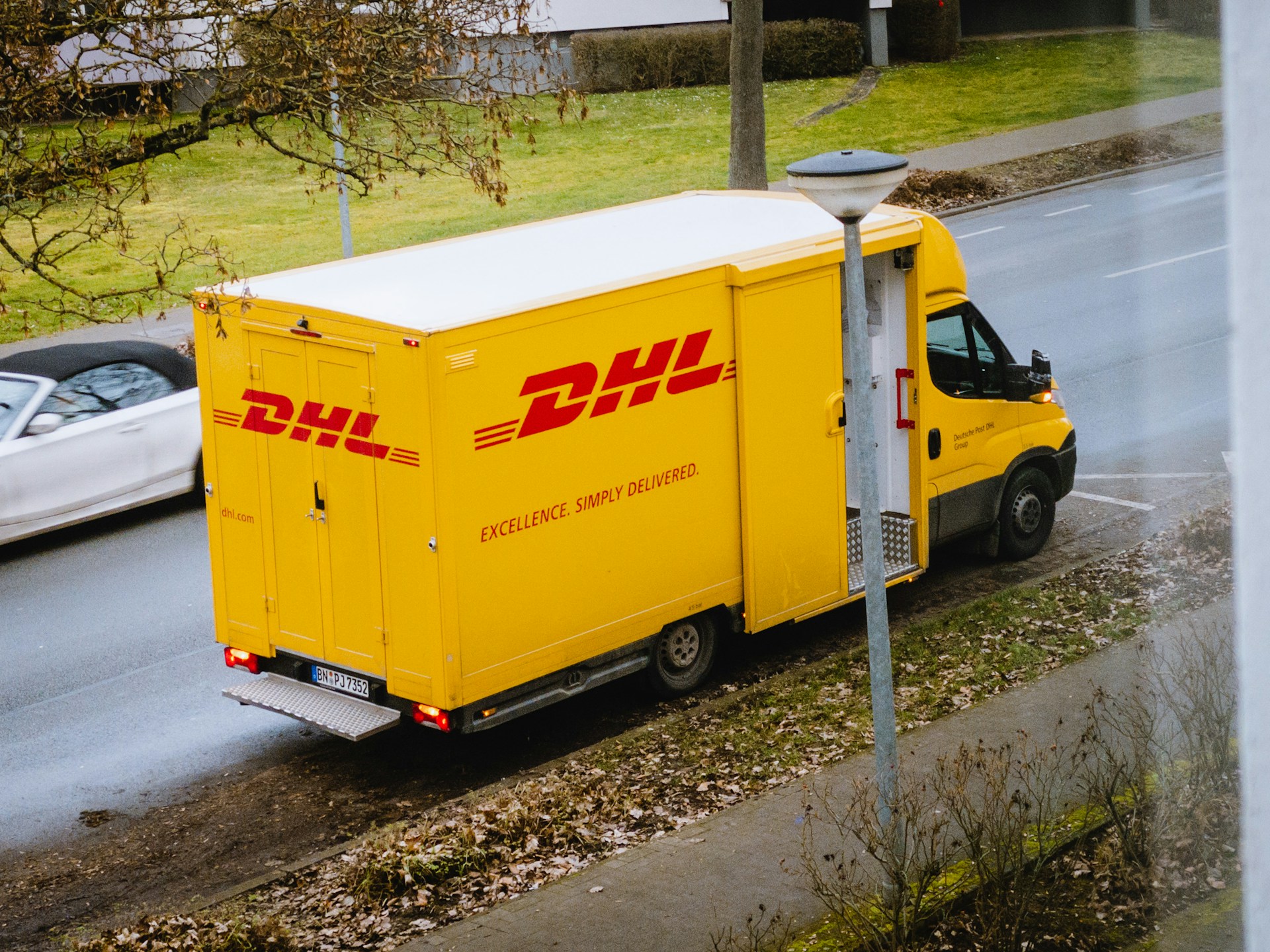 Choosing the Right DHL Service for Your Needs