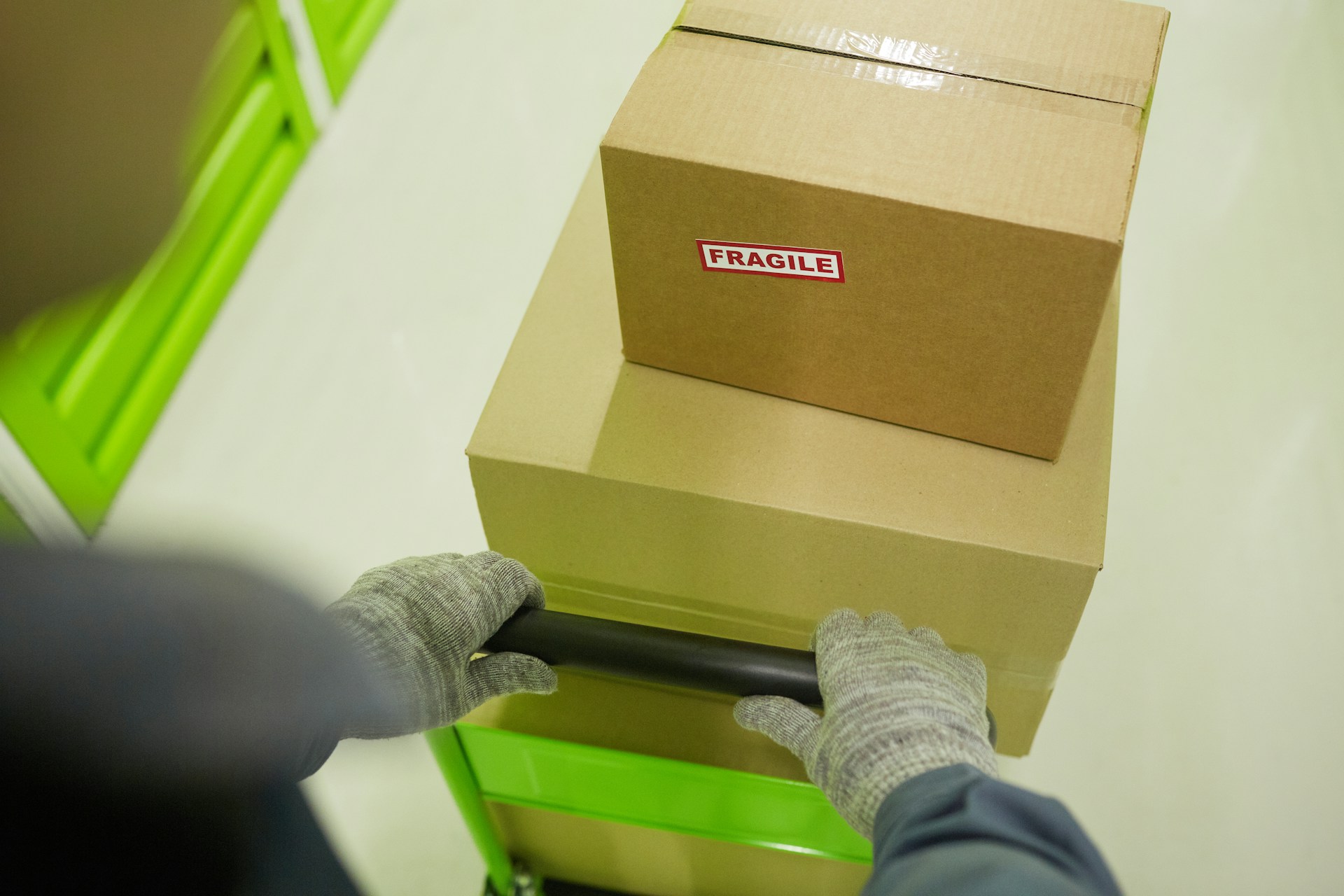 Preventing Moisture Damage When Shipping Fragile Items in Summer
